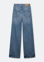 Load image into Gallery viewer, Samsøe Samsøe sarebecca jeans seam 16141 sephia blue — back packshot