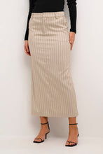 Charger l&#39;image dans la galerie, KAAGATHE SKIRT | SAND/BLACK STRIPE KAFFE