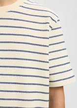Load image into Gallery viewer, SLHDJANGO STRIPE SS O-NECK TEE OCEAN CAVERN BIRCH S Mellow Concept
