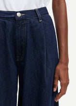 Load image into Gallery viewer, SAHARPER PLEAT JEANS | SOFT DENIM SAMSOE SAMSOE