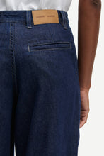 Load image into Gallery viewer, SAHARPER PLEAT JEANS | SOFT DENIM SAMSOE SAMSOE