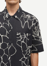 Load image into Gallery viewer, SAAYO P SHIRT | WIRE PRINT SAMSOE SAMSOE