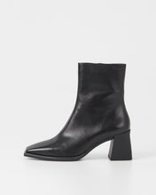 Load image into Gallery viewer, Vagabond HEDDA BOOTS LEATHER | BLACK — product view (5002-001-20)