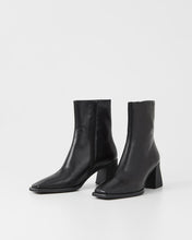 Load image into Gallery viewer, Vagabond HEDDA BOOTS LEATHER | BLACK — product view (5002-001-20)