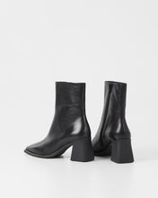 Load image into Gallery viewer, Vagabond HEDDA BOOTS LEATHER | BLACK — product view (5002-001-20)