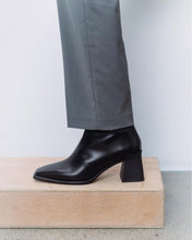 Load image into Gallery viewer, Vagabond HEDDA BOOTS LEATHER | BLACK — product view (5002-001-20)