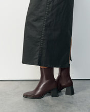 Load image into Gallery viewer, HEDDA ANKLE BOOTS | CHOCOLATE by Vagabond