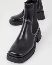 Load image into Gallery viewer, Vagabond DORAH BOOTS — BLACK AND WHITE — product detail (5642-001-87)