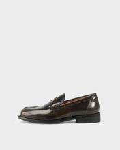 Load image into Gallery viewer, Vagabond LINN — WALNUT — unworn side view (6036-004-30)