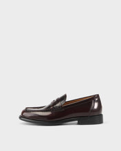 Load image into Gallery viewer, Vagabond LINN | DK RED — product view (6036-004-54)