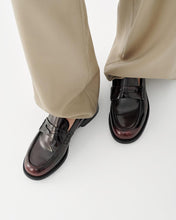 Load image into Gallery viewer, Vagabond LINN | DK RED — product view (6036-004-54)