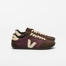 Load image into Gallery viewer, VEJA GT NOLYN AMARANTE BUTTER – side view