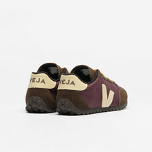 Load image into Gallery viewer, VEJA GT NOLYN AMARANTE BUTTER – back view