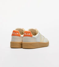 Load image into Gallery viewer, V-82 GRAINED LEATHER | PURE CALCAIRE FURY VEJA