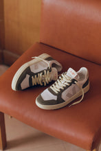 Load image into Gallery viewer, V-82 GRAINED LEATHER | WHITE NATURAL KAKI VEJA