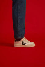 Load image into Gallery viewer, V-90 O T LEATHER | WHITE BLACK VEJA