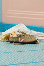 Load image into Gallery viewer, VOLLEY SUEDE | TAUPE MALIBU BARK VEJA