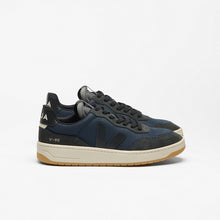 Load image into Gallery viewer, VEJA V-90 B-MESH NAUTICO BLACK – side view