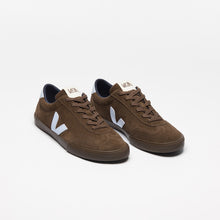 Load image into Gallery viewer, VEJA VOLLEY SUEDE EAGLE SWAN – top view
