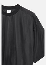 Load image into Gallery viewer, Won Hundred Beck T-Shirt In Black — product view