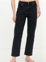 Load image into Gallery viewer, SAMSOE SAMSOE MARIANNE Regular-fit jeans with high waist, straight leg shape and a cropped length. Made in organic cotton black denim with comfort-stretch which creates a better fit. Organic cotton