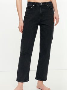 SAMSOE SAMSOE MARIANNE Regular-fit jeans with high waist, straight leg shape and a cropped length. Made in organic cotton black denim with comfort-stretch which creates a better fit. Organic cotton