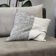 Charger l&#39;image dans la galerie, black and off-white linen cushion House Doctor