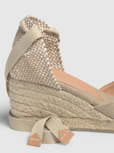 Load image into Gallery viewer, Wedge espadrille made of cotton canvas. design with crossed straps from Castaner. Carina sand.