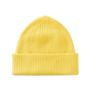 le bonnet en laine jaune 