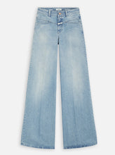 Load image into Gallery viewer, A BETTER BLUE FLARED-X CHANCE DENIM | LIGHT BLUE FROM CLOSED