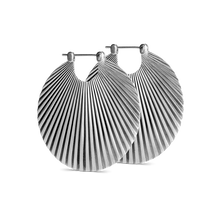 Load image into Gallery viewer, BIG SHELL EARRING | SILVER (SINGLE)