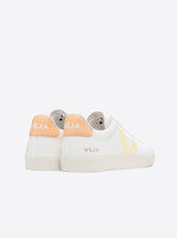 Load image into Gallery viewer, CAMPO CHROMEFREE LEATHER | EXTRA WHITE SUN PEACH VEJA