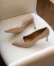 Load image into Gallery viewer, CHARLIE SUEDE PUMP | SAND