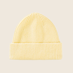 le bonnet en laine jaune pale