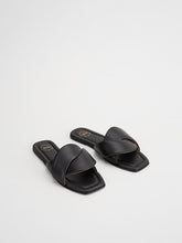 Load image into Gallery viewer, CAPURSO FLAT SANDALS | BLACK